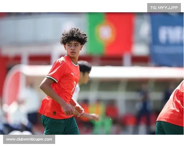 C罗现身里斯本竞技训练基地疑为儿子签约青训营引发关注