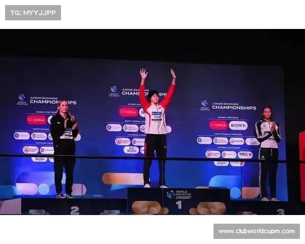 杨佩琪以8分22秒93领先三身位夺女子800自冠军实现个人最佳成绩